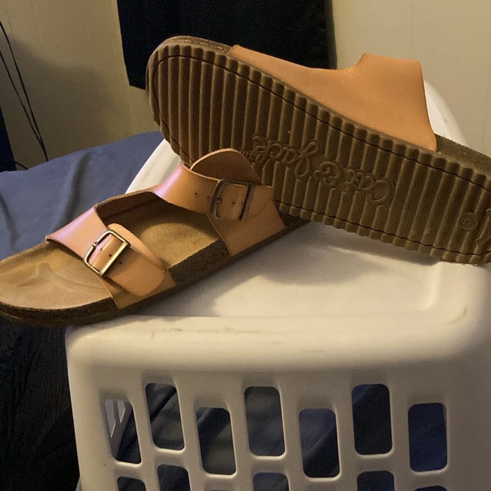 Tan Cat and jack sandals worn once size 6 great condition